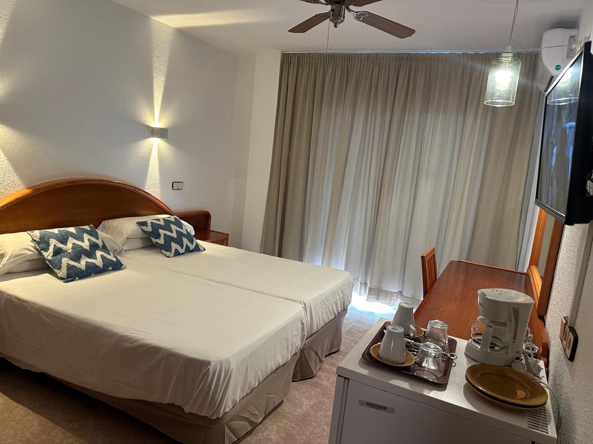Hostal De La Caravel-La Cala D´Or 외부 사진
