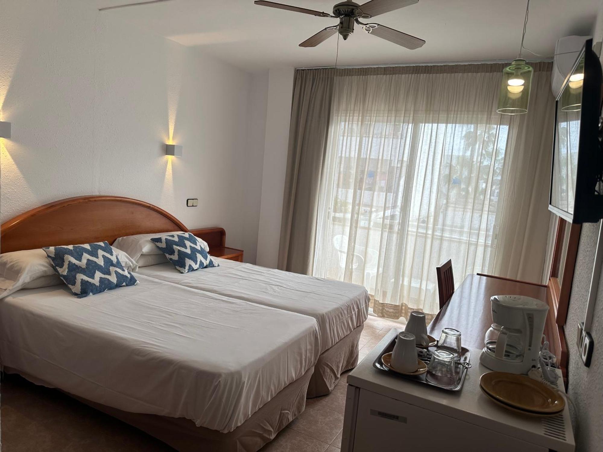 Hostal De La Caravel-La Cala D´Or 외부 사진